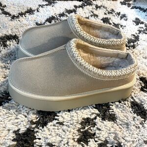 Clogs, new no-tags, size 9. Platform. Never worn. Soft furry lining. Trendy cute